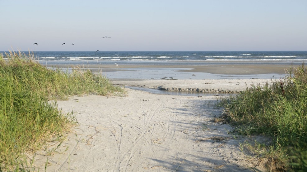 Stranden ved Als Kirke i Als