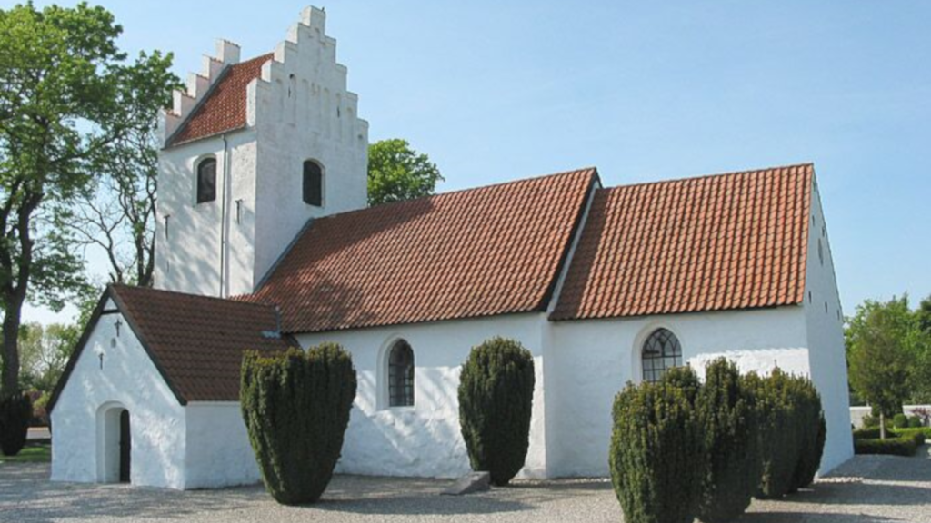Halling Kirke 1 Halling Kirke - Skøn gammel kirke i Halling, Danmark
