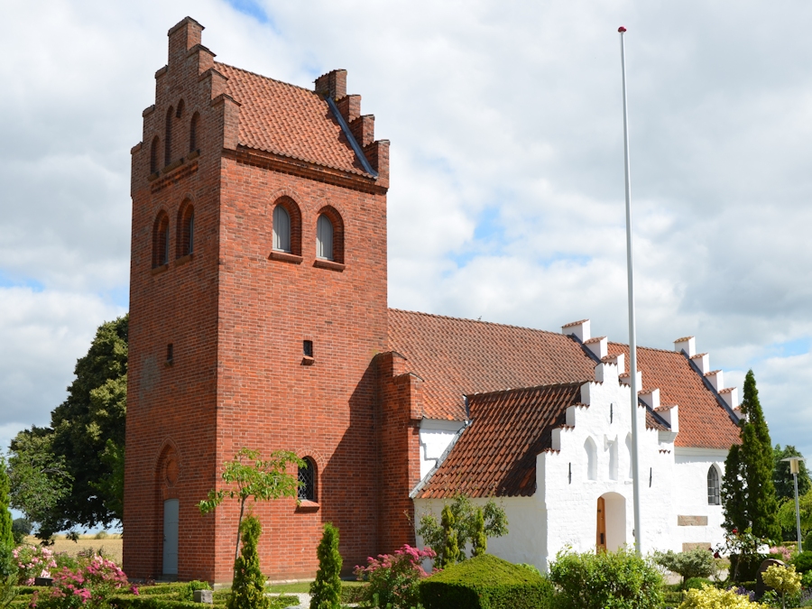 Ørting Kirke 1 Ørting Kirke - Smuk gammel kirke i Danmark med historisk skønhed
