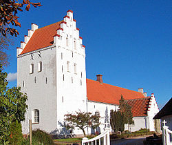 Hillerslev Kirke 1 Hillerslev Kirke - Smuk gammel kirke på Fyn med historisk charme og smuk natur omkring