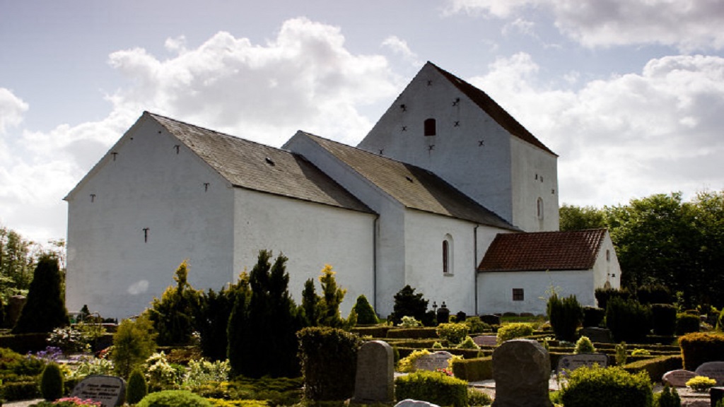 Thise Kirke 1 Thise Kirke - Smuk Kirke på Djursland med Historie og Arkitektur
