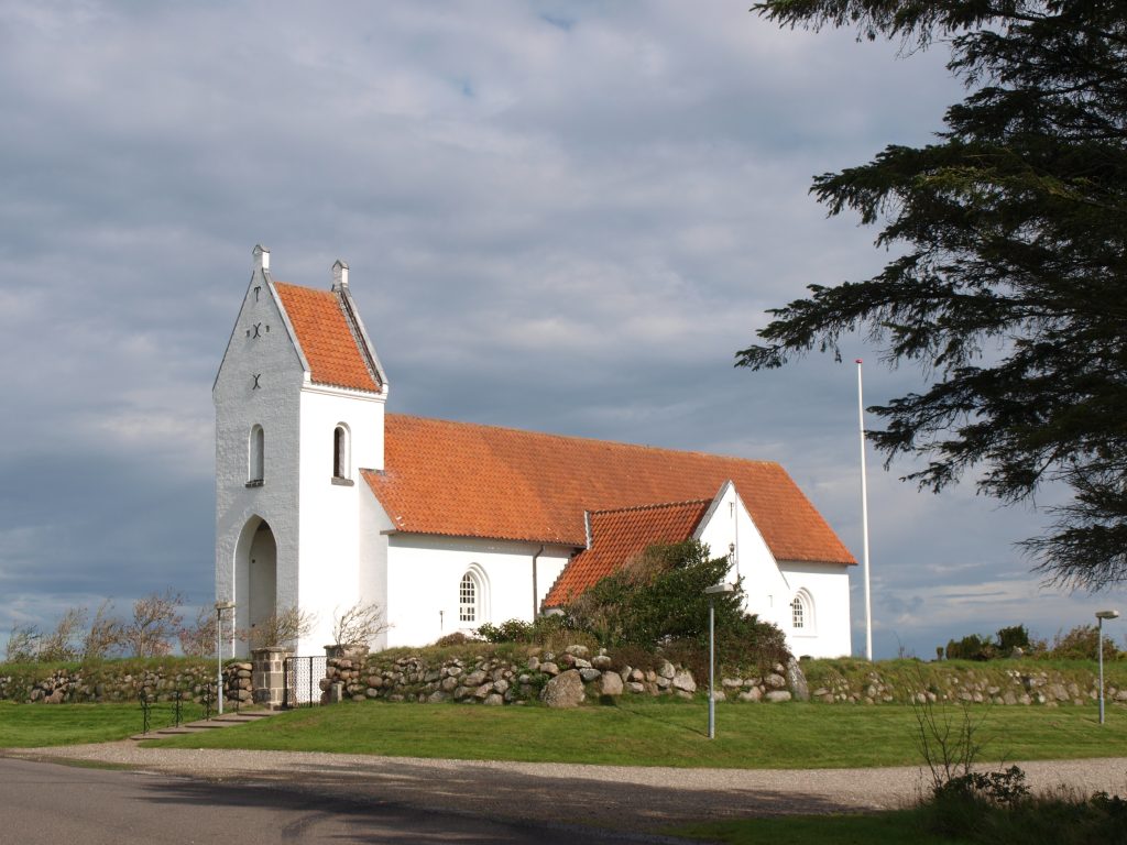 Alstrup Kirke 1 Alstrup Kirke - Smuk gammel kirke i Danmark
