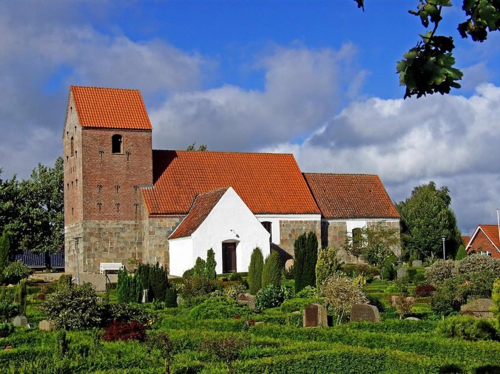 Valsgaard Kirke 1 Valsgaard Kirke - Smuk Kirkearkitektur i Danmark