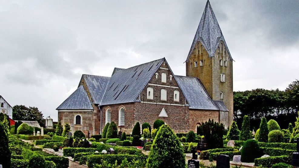 Døstrup Kirke 1 Døstrup Kirke - Smuk Kirkearkitektur i Danmark
