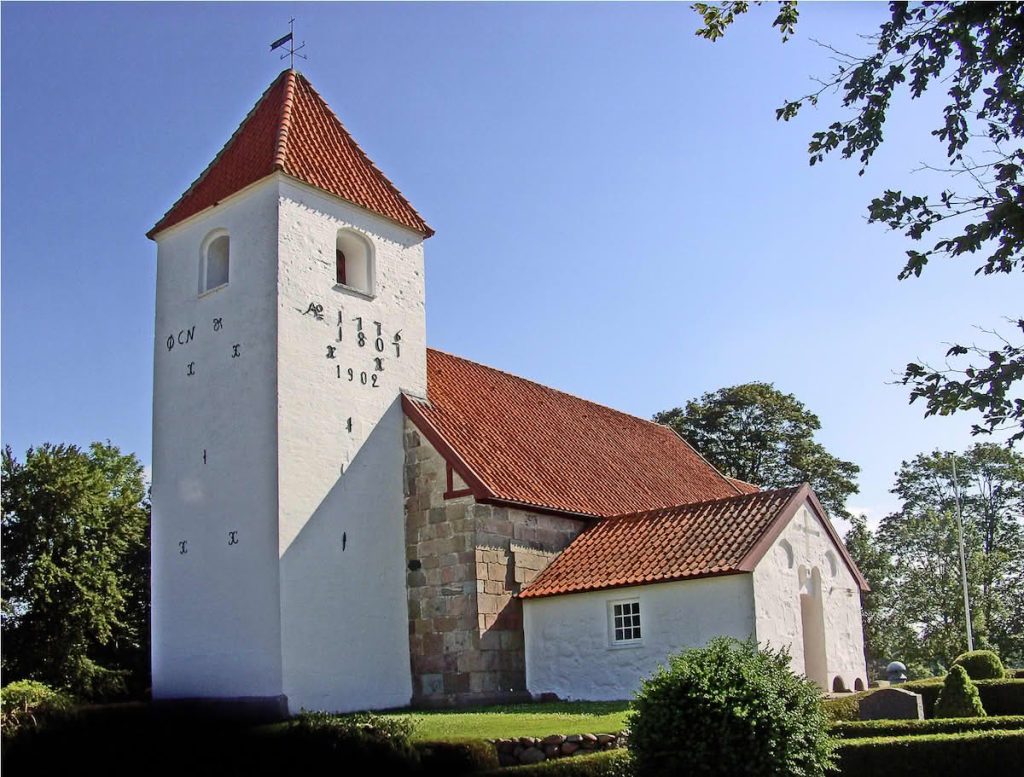 Øls Kirke 1 Øls Kirke - Smuk gammel kirke på Als i Danmark