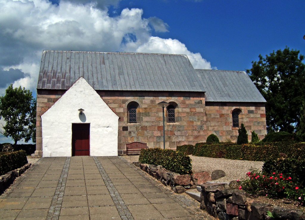 Hersom Kirke 1 Hersom Kirke - Smuk Kirke i Danmark med Historisk Skønhed