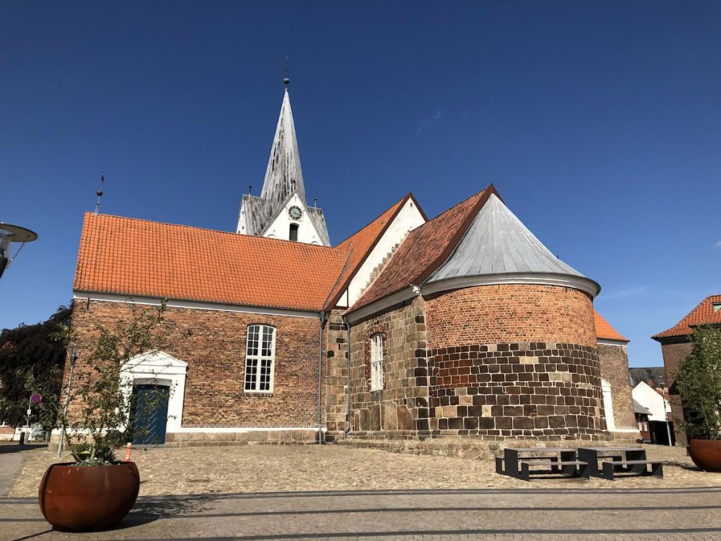 De bedste kirker i Varde – Se smukke kirker og historiske bygninger