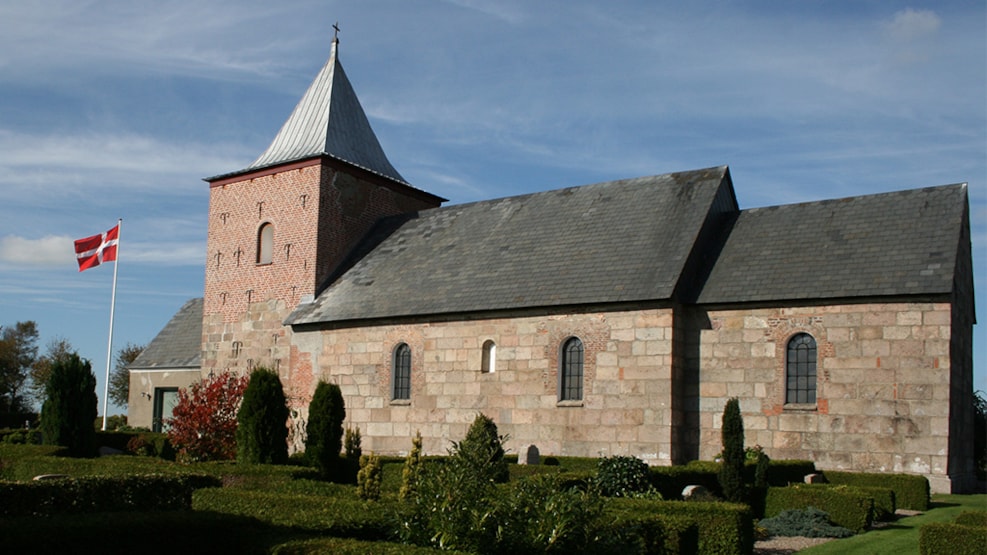 Skrave Kirke 1 Skrave Kirke - Smuk gammel kirke i det danske landskab