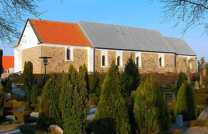 Tårs Kirke 1 Tårs Kirke - Smuk Kirke på Fyn med Historie og Fredfyldt Atmosfære