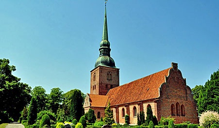 Radsted Kirke 1 Radsted Kirke - Smuk gammel kirke på Fyn med historisk charme og fredfyldt have