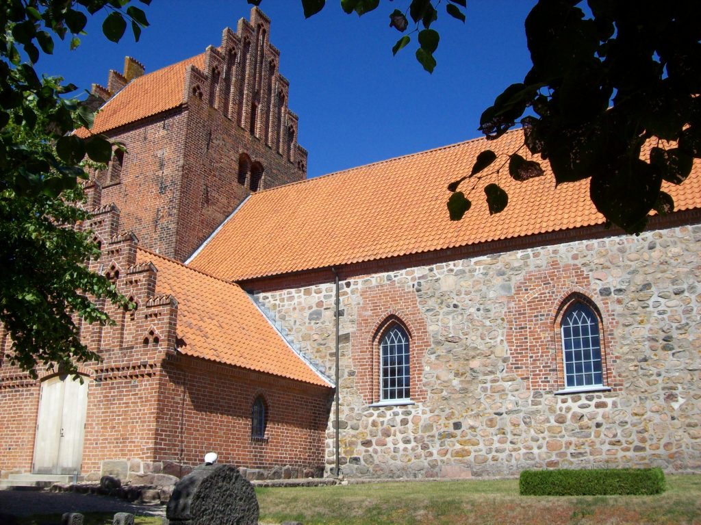 Højby Kirke 1 Højby Kirke - Smuk gammel landsbykirke på Lolland