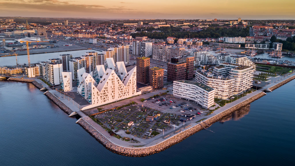 Haven Aarhus 1 Haven Aarhus – Sej billede af Aarhus havn med byliv og skibe