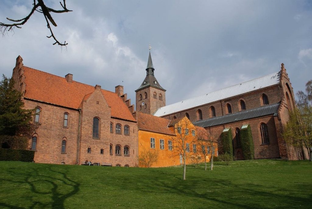 Sankt Knuds Kirke - Historisk Kirke i Odense | Billeder og Information