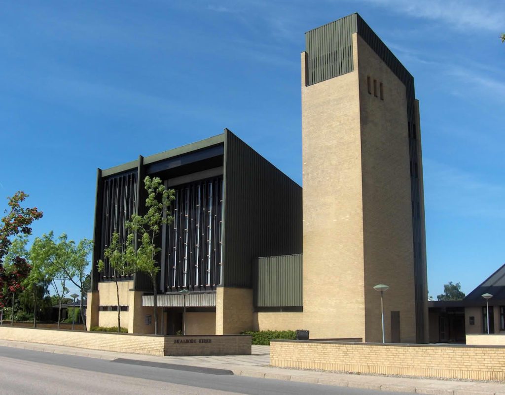 Skalborg Kirke - Smuk Kirkearkitektur i Nordjylland