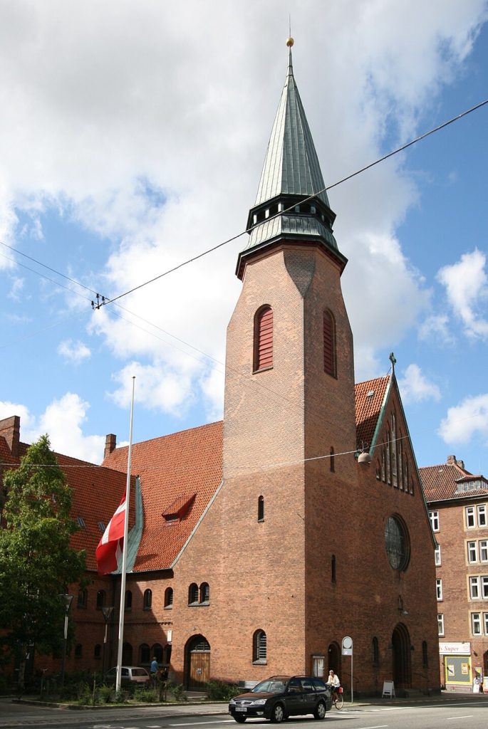 Godthaabskirken 1 Godthaabskirken – Smuk kirke i Nuuk, Grønland med rød facade og historisk arv