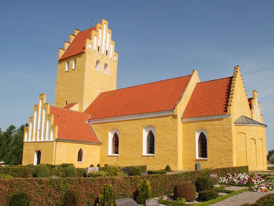 Hammer Kirke 1 Hammer Kirke - Skøn middelalderkirke på Djursland