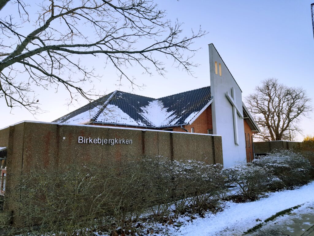 Birkebjergkirken 1 Birkebjergkirken – Skøn kirke i naturskønt område med historisk arv
