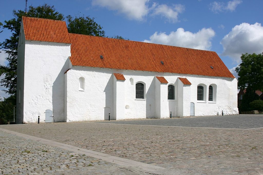 Asmild Kirke - Skøn middelalderkirke i Himmerland, Danmark
