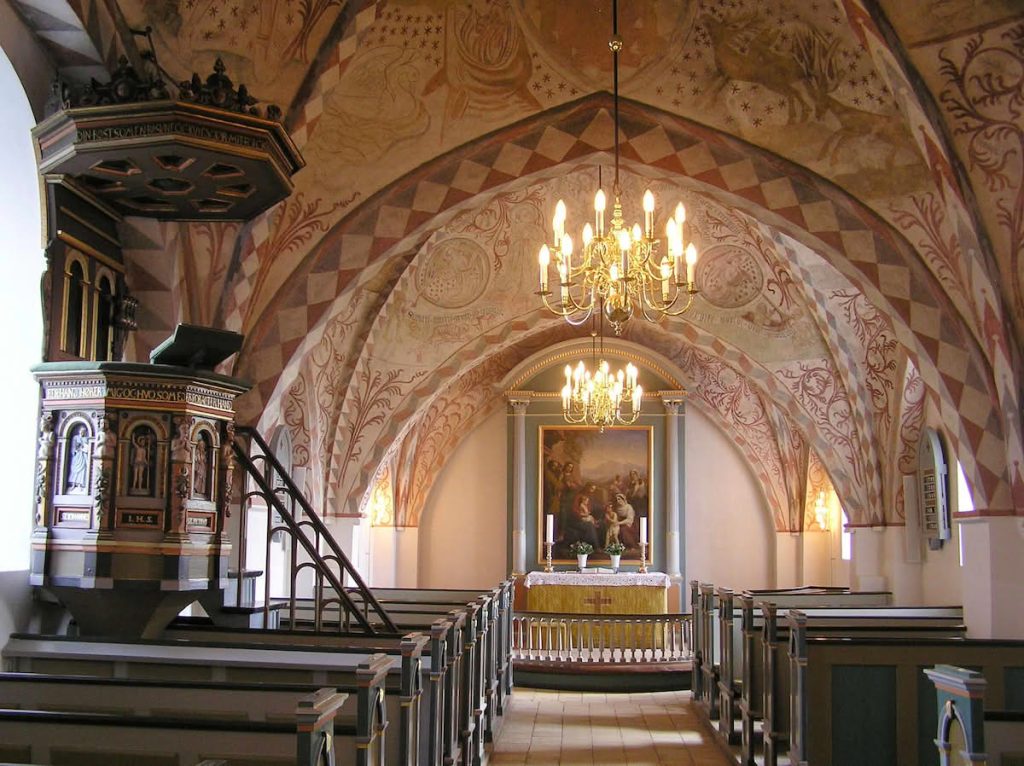 Højelse Kirke - Smuk Kirkearkitektur på Lolland