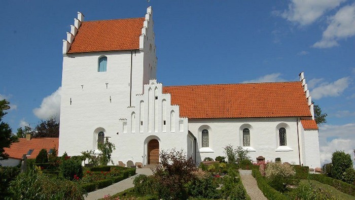 Ejby Kirke 1 Ejby Kirke - Smuk gammel landsbykirke i Danmark