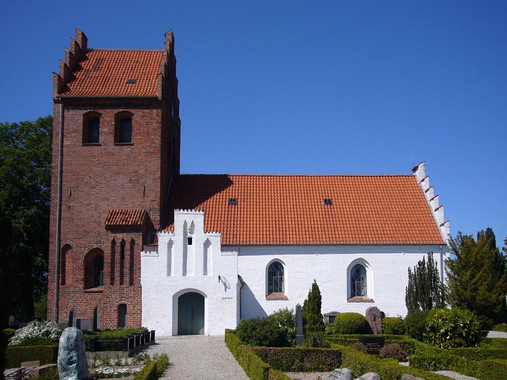 Torslunde Kirke 1 Torslunde Kirke - Smuk Kirke på Lolland med Historie og Fredfyldt Atmosfære