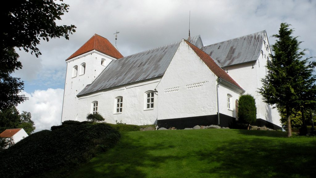 Vonsbæk Kirke – Smuk gammel kirke i Vonsbæk med historisk charme og fredfyldt atmosfære