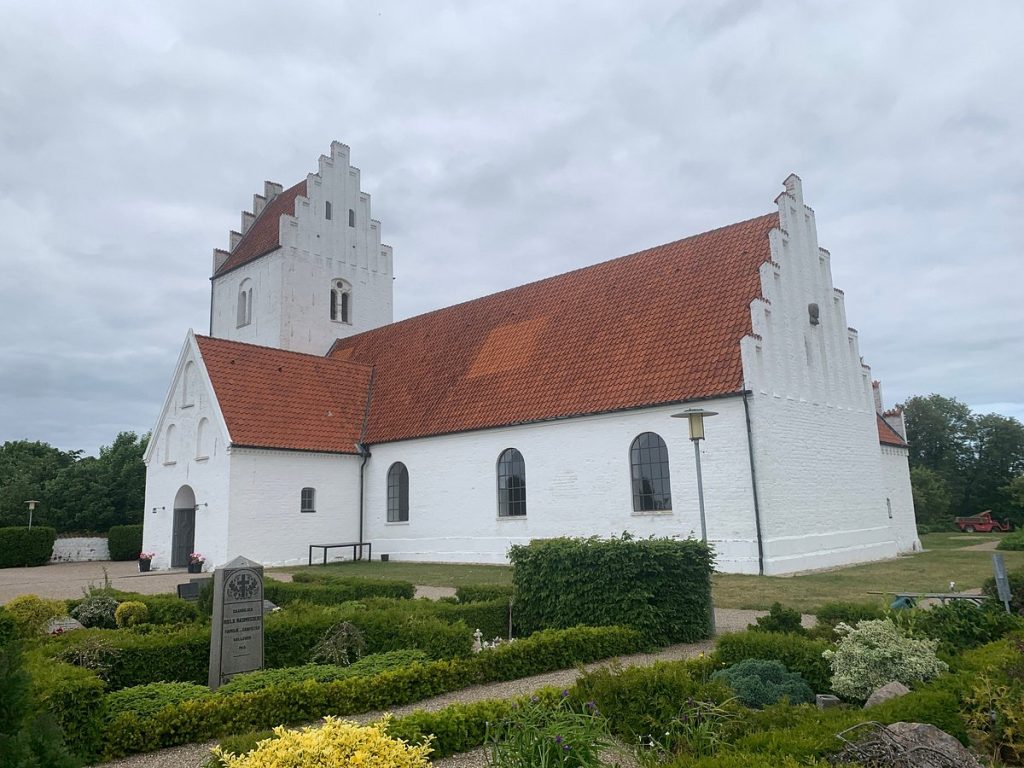 Raklev Kirke 1 Raklev Kirke - Smuk gammel kirke i Danmark med historisk skønhed og fredfyldt atmosfære