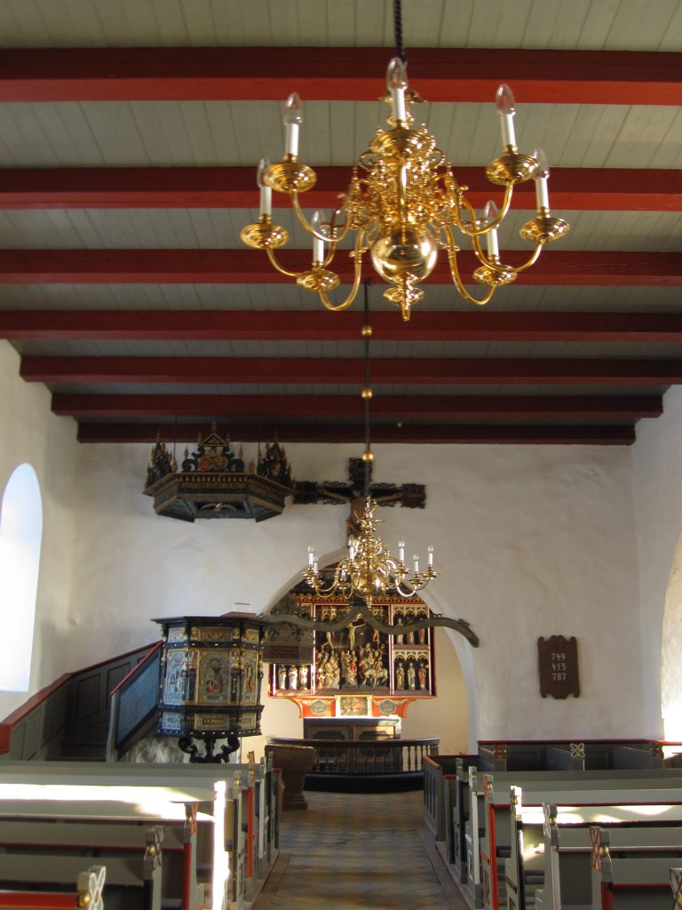 Varnæs Kirke 1 Varnæs Kirke - Smuk Kirke i Danmark med Historisk Skønhed og Fredfyldt Atmosfære