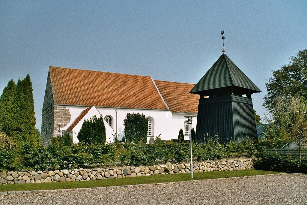 Holbøl kirke 1 Holbøl Kirke - Smuk gammel landsbykirke på Fyn
